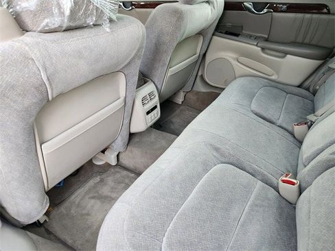 Used 2005 Cadillac De Ville DHS w/ Equipment Group image 21