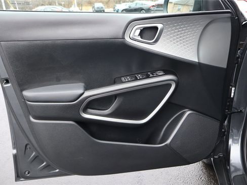 Certified 2023 Kia Soul LX w/ LX Technology Package image 13