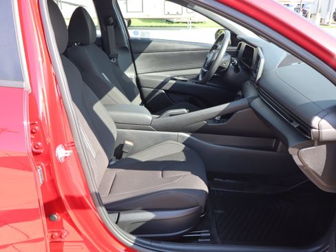 Used 2025 Hyundai Elantra Sport FWD image 12