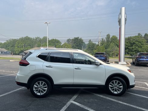 Used 2020 Nissan Rogue SV AWD/4WD image 8