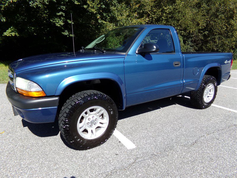 Used 2004 Dodge Dakota 4x4 Regular Cab w/ Tire & Handling Group image 1