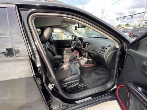 Used 2019 Jeep Compass Trailhawk w/ Cold Weather Group AWD/4WD image 4