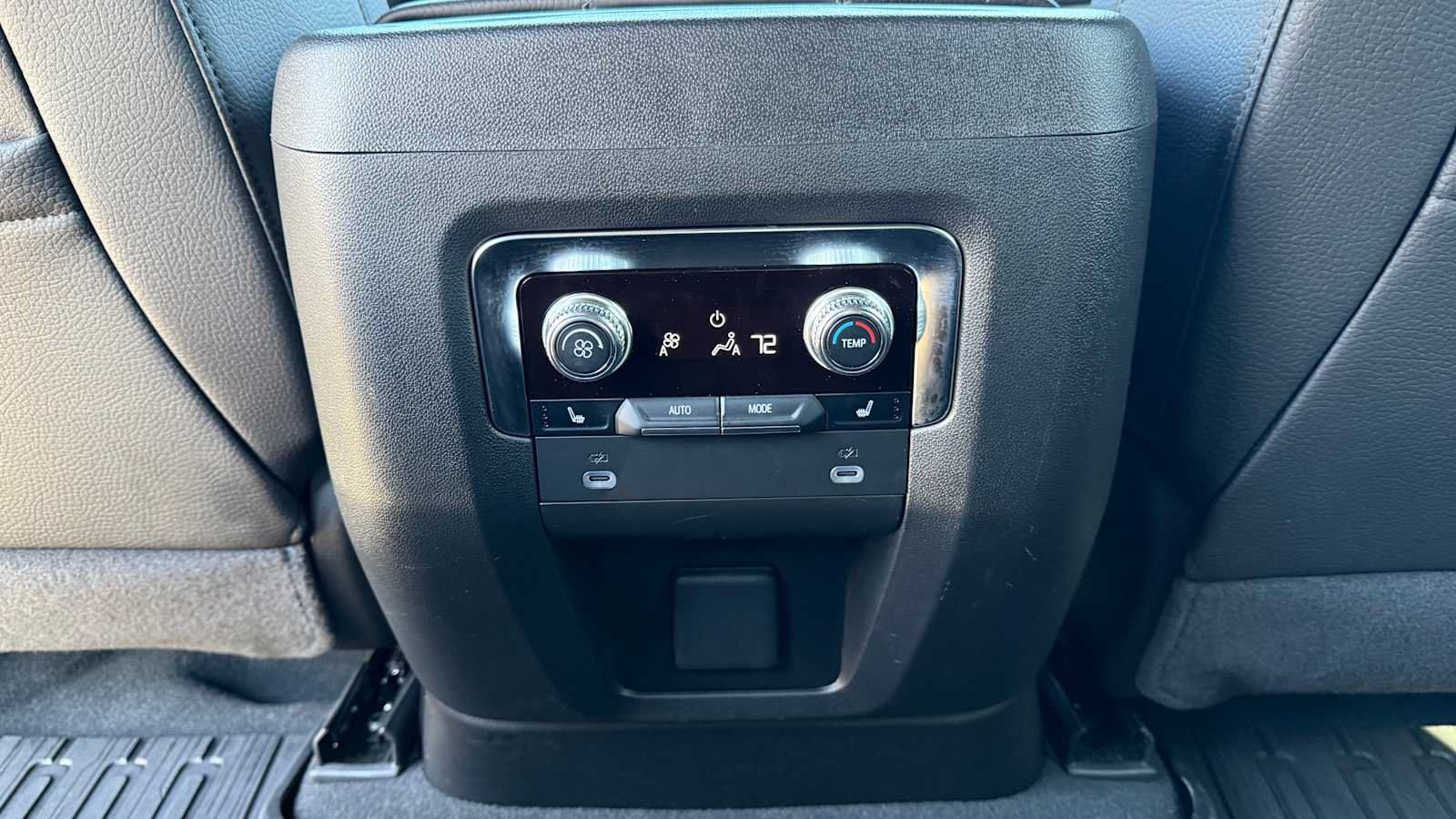 Used 2024 GMC Yukon Denali AWD/4WD image 9