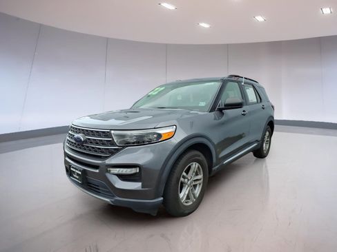 Used 2022 Ford Explorer XLT w/ Equipment Group 202A AWD/4WD image 2