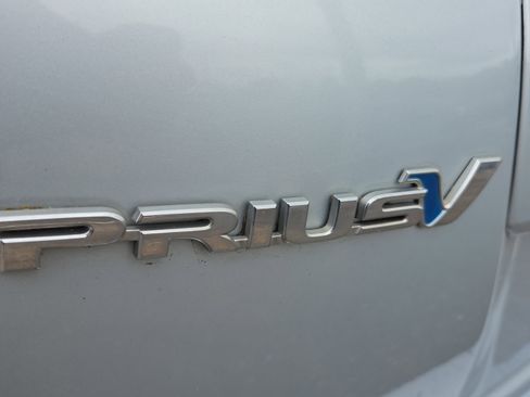 Used 2014 Toyota Prius V Three FWD image 32