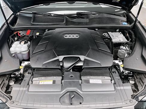 Used 2023 Audi Q8 Premium AWD/4WD image 29