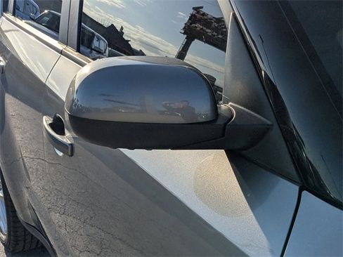 Used 2017 Kia Soul + image 10