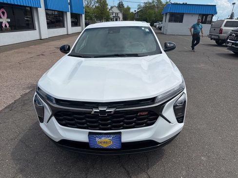 Used 2024 Chevrolet Trax RS w/ Driver Confidence Package FWD image 3