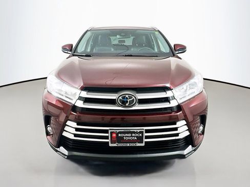 Used 2019 Toyota Highlander XLE image 2