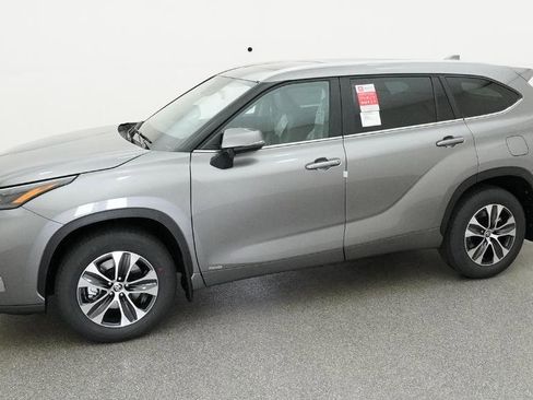 New 2026 Toyota Highlander XLE image 35
