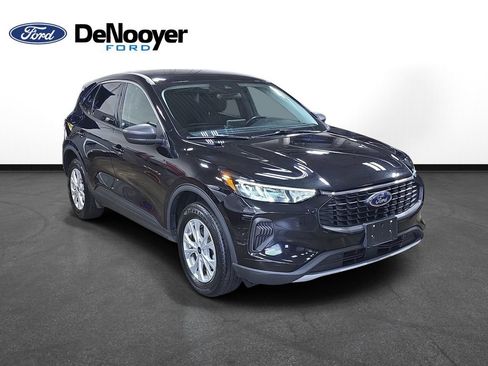 Used 2024 Ford Escape Active AWD/4WD image 3