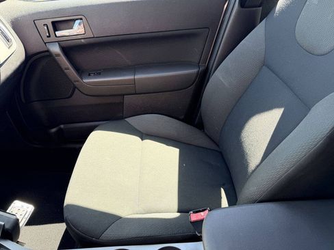 Used 2009 Ford Focus SES FWD image 12