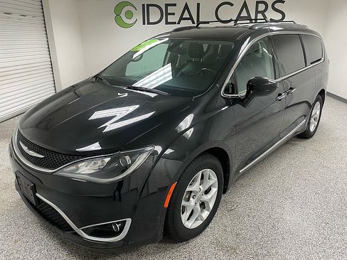 Used 2017 Chrysler Pacifica Touring-L Plus image 1