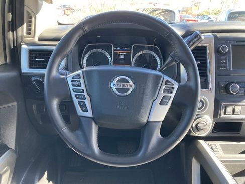 Used 2019 Nissan Titan SV w/ SV Convenience Package image 17