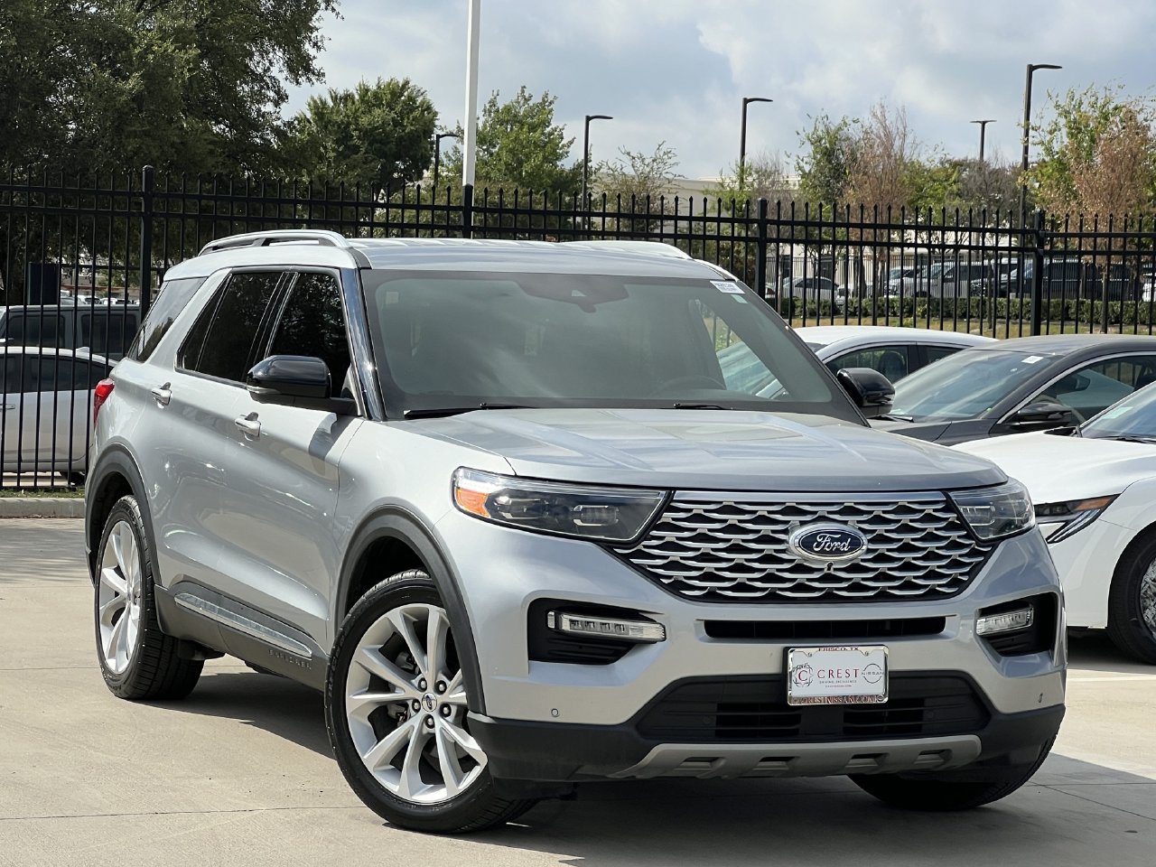 Used 2022 Ford Explorer Platinum w/ Equipment Group 601A RWD image 2