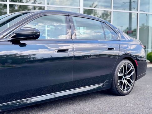 Used 2024 BMW 760i xDrive w/ Premium Package 2 image 13