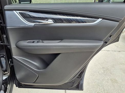 Used 2025 Cadillac XT6 Premium Luxury FWD image 12