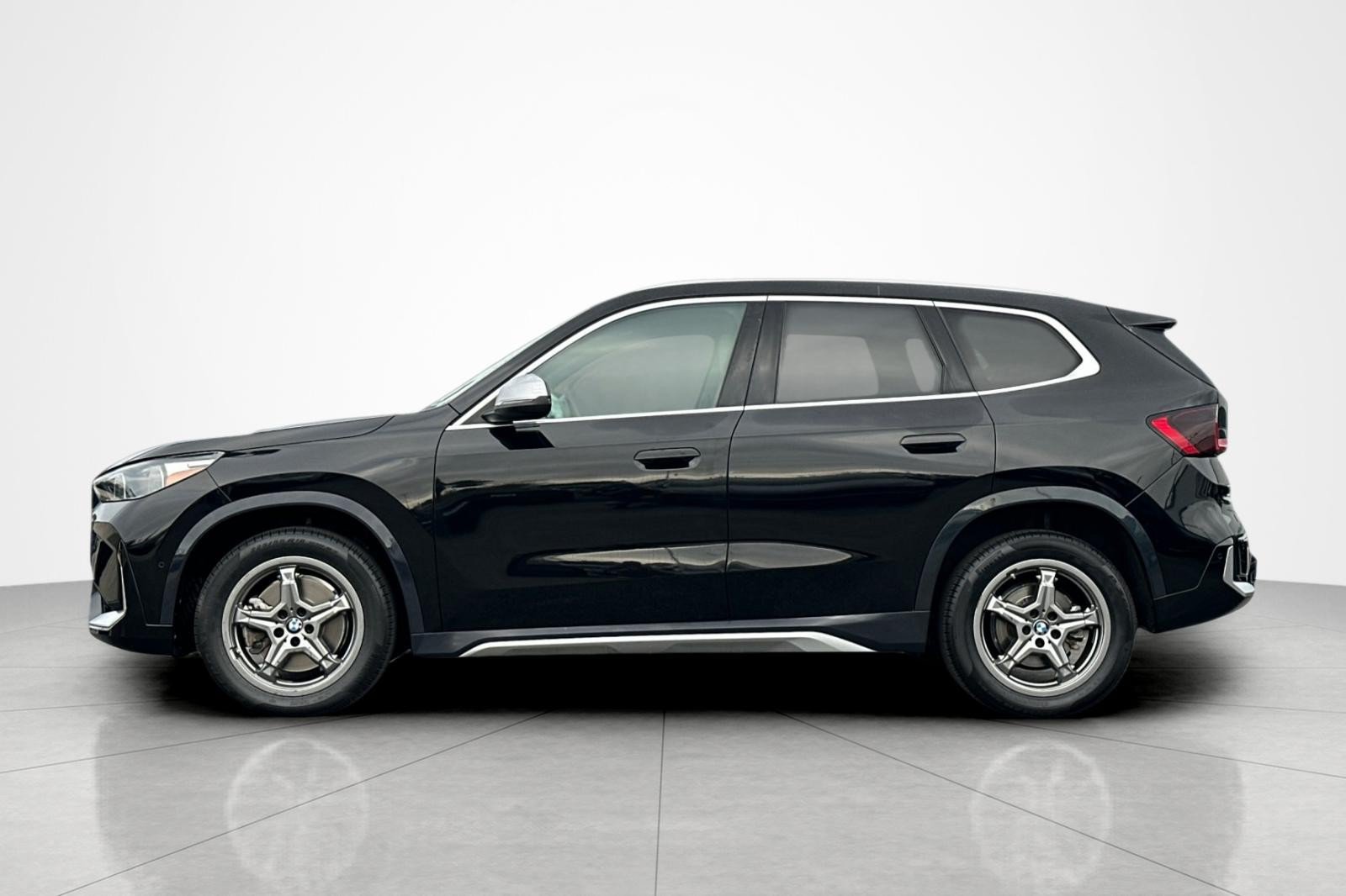 Used 2023 BMW X1 xDrive28i w/ Convenience Package AWD/4WD image 2
