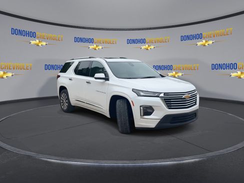Used 2023 Chevrolet Traverse Premier FWD image 5