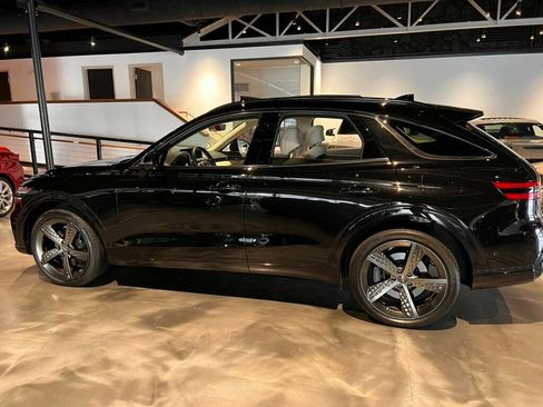 Used 2024 Genesis GV70 3.5T Sport w/ Sport Advanced Package image 2