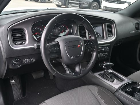 Used 2022 Dodge Charger SXT w/ Blacktop Package image 3
