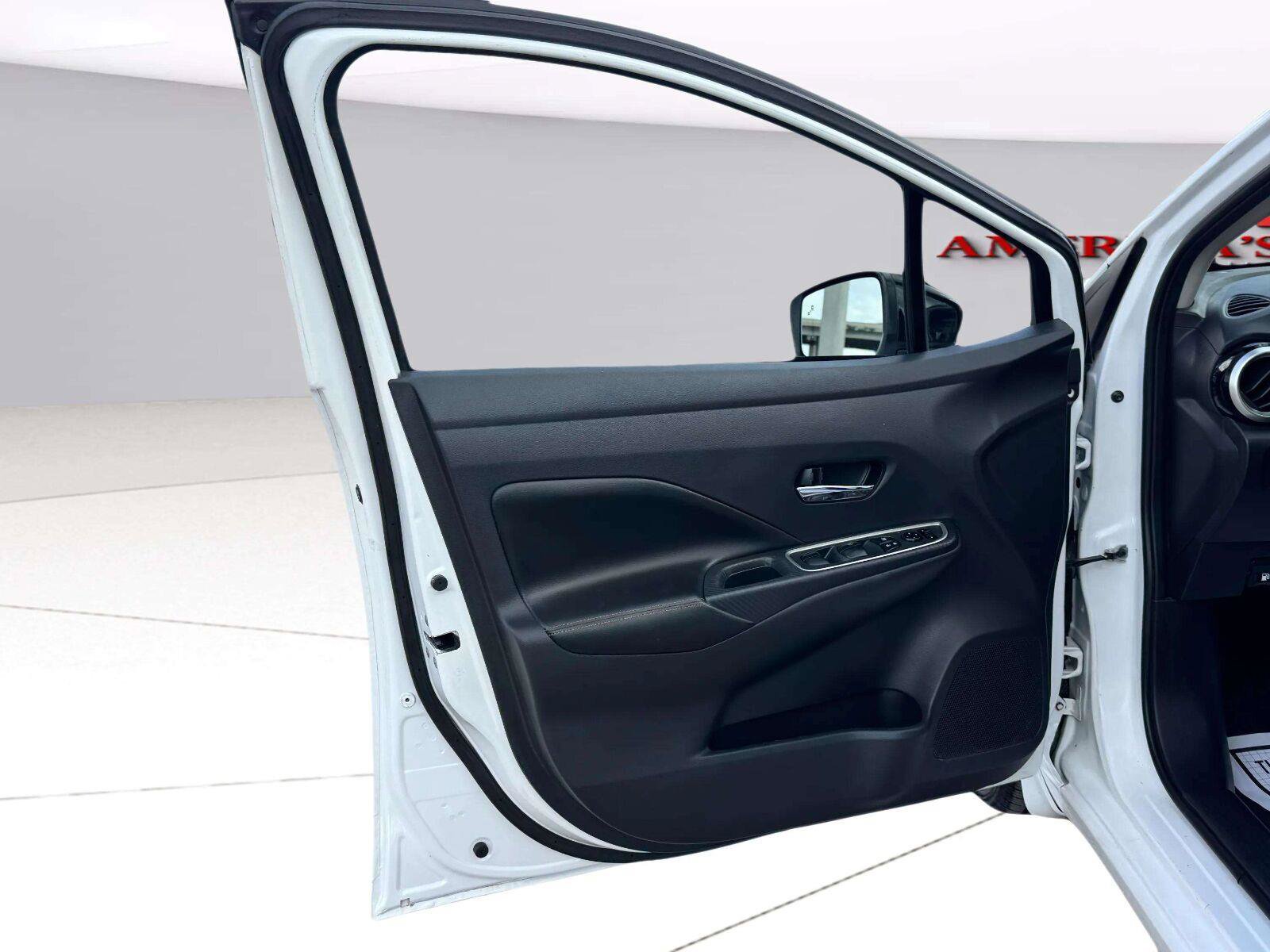 Used 2021 Nissan Versa SR w/ Convenience Package FWD image 16