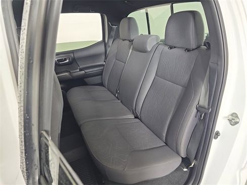 Used 2017 Toyota Tacoma TRD Sport image 19