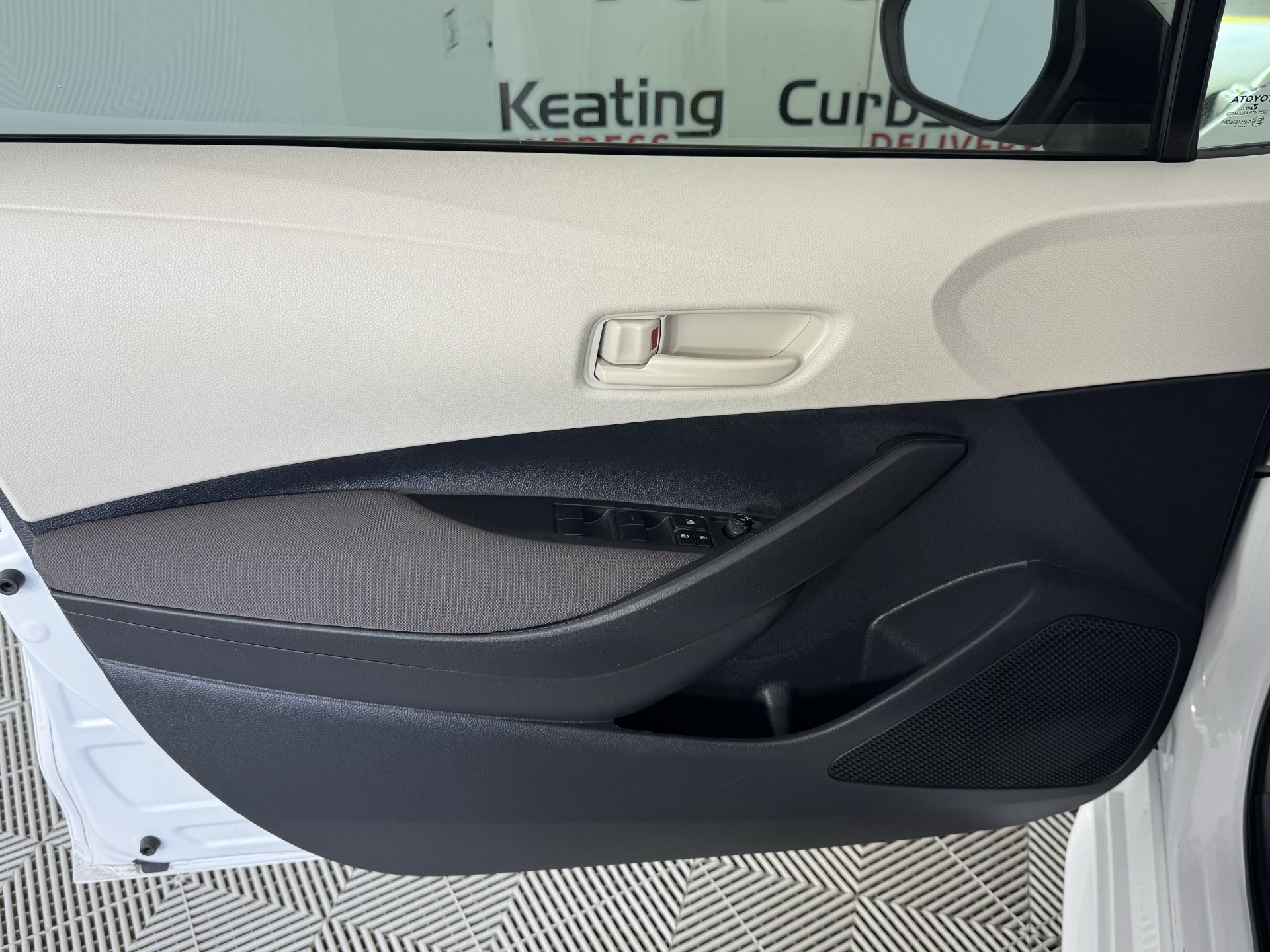 Used 2025 Toyota Corolla LE FWD image 11