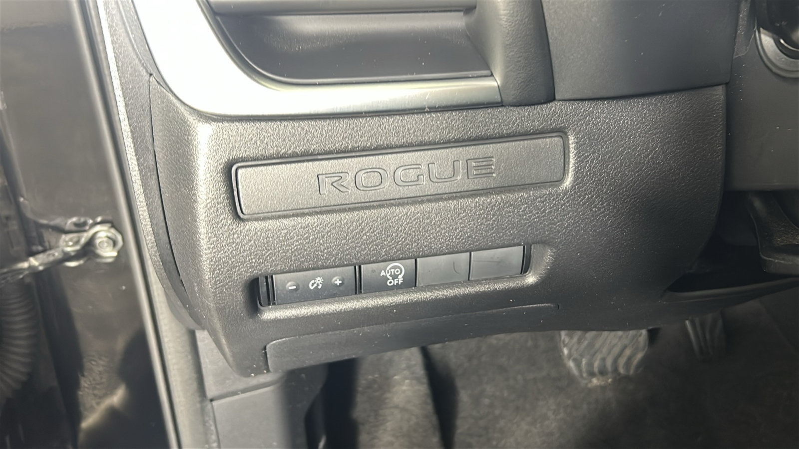 Used 2023 Nissan Rogue S AWD/4WD image 24