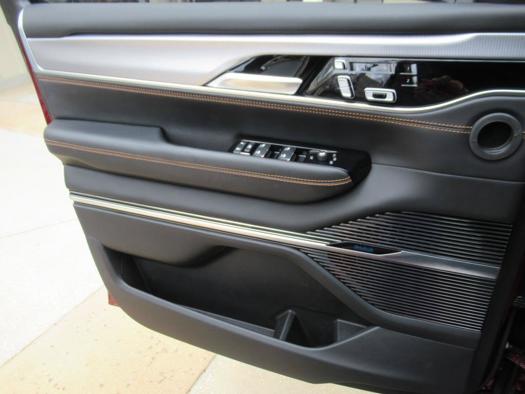 Used 2023 Jeep Grand Wagoneer Series III AWD/4WD image 26