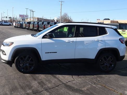 New 2026 Jeep Compass Latitude image 19