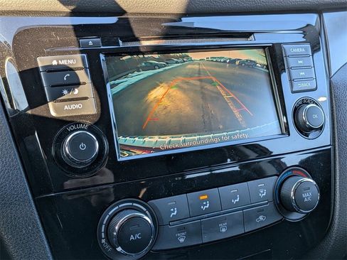 Used 2020 Nissan Rogue Sport S image 14