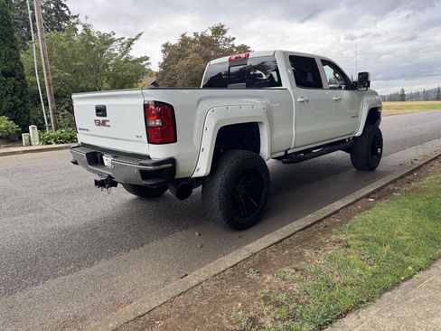 Used 2018 GMC Sierra 3500 SLT w/ Driver Alert Package AWD/4WD image 5