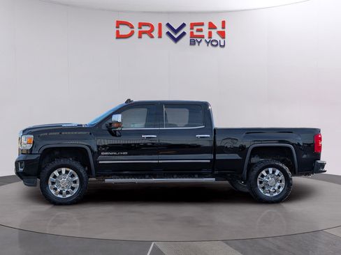 Used 2017 GMC Sierra 2500 Denali w/ Duramax Plus Package image 2