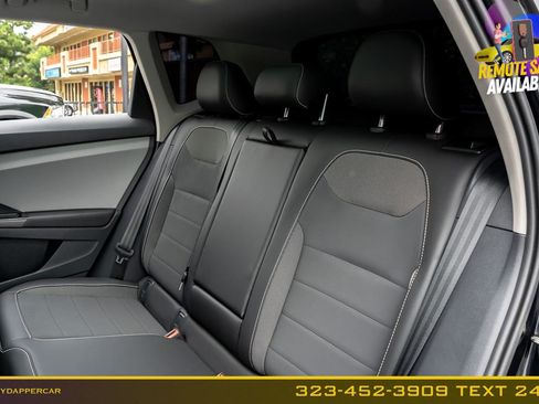Used 2023 Volkswagen Taos SE w/ Panoramic Sunroof Package FWD image 16