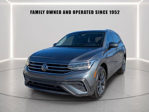 Used 2023 Volkswagen Tiguan SE FWD image 2