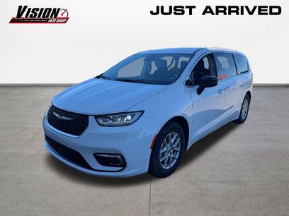 Used 2024 Chrysler Pacifica Touring-L