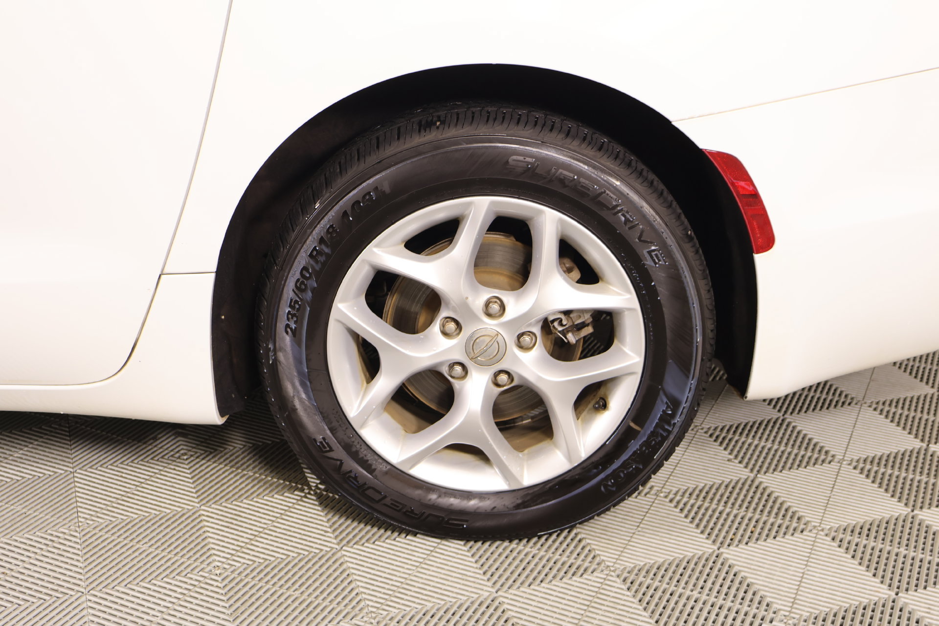 Used 2018 Chrysler Pacifica Touring Plus w/ Tire & Wheel Group FWD image 18