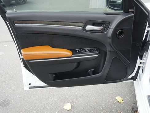 Used 2014 Chrysler 300 SRT8 w/ Leather Interior Group image 27