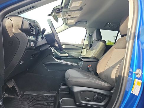 Used 2022 Ford Explorer XLT AWD/4WD image 13