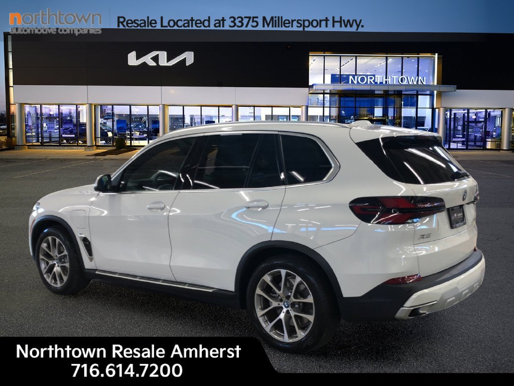 Used 2024 BMW X5 xDrive50e AWD/4WD image 3