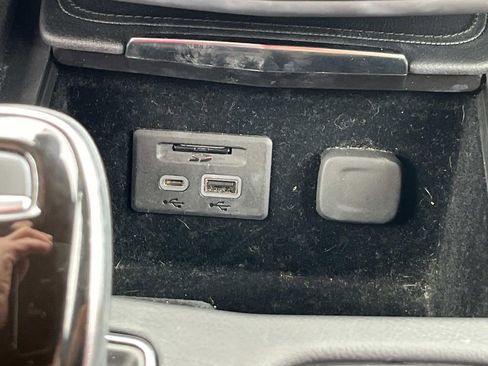 Used 2021 Cadillac XT4 Premium Luxury image 36