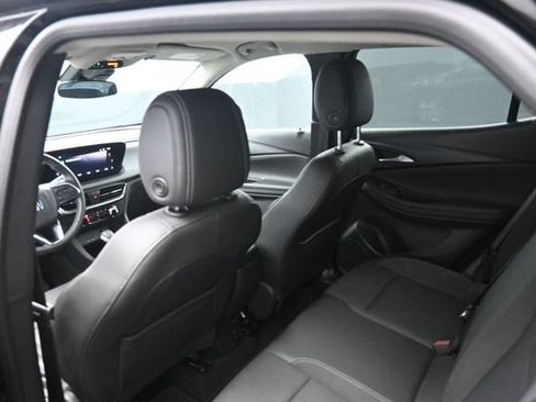 Used 2025 Buick Encore GX Preferred FWD image 32