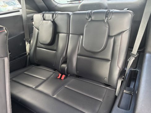 Used 2025 Ford Explorer ST-Line w/ ST-Line Street Pack image 14