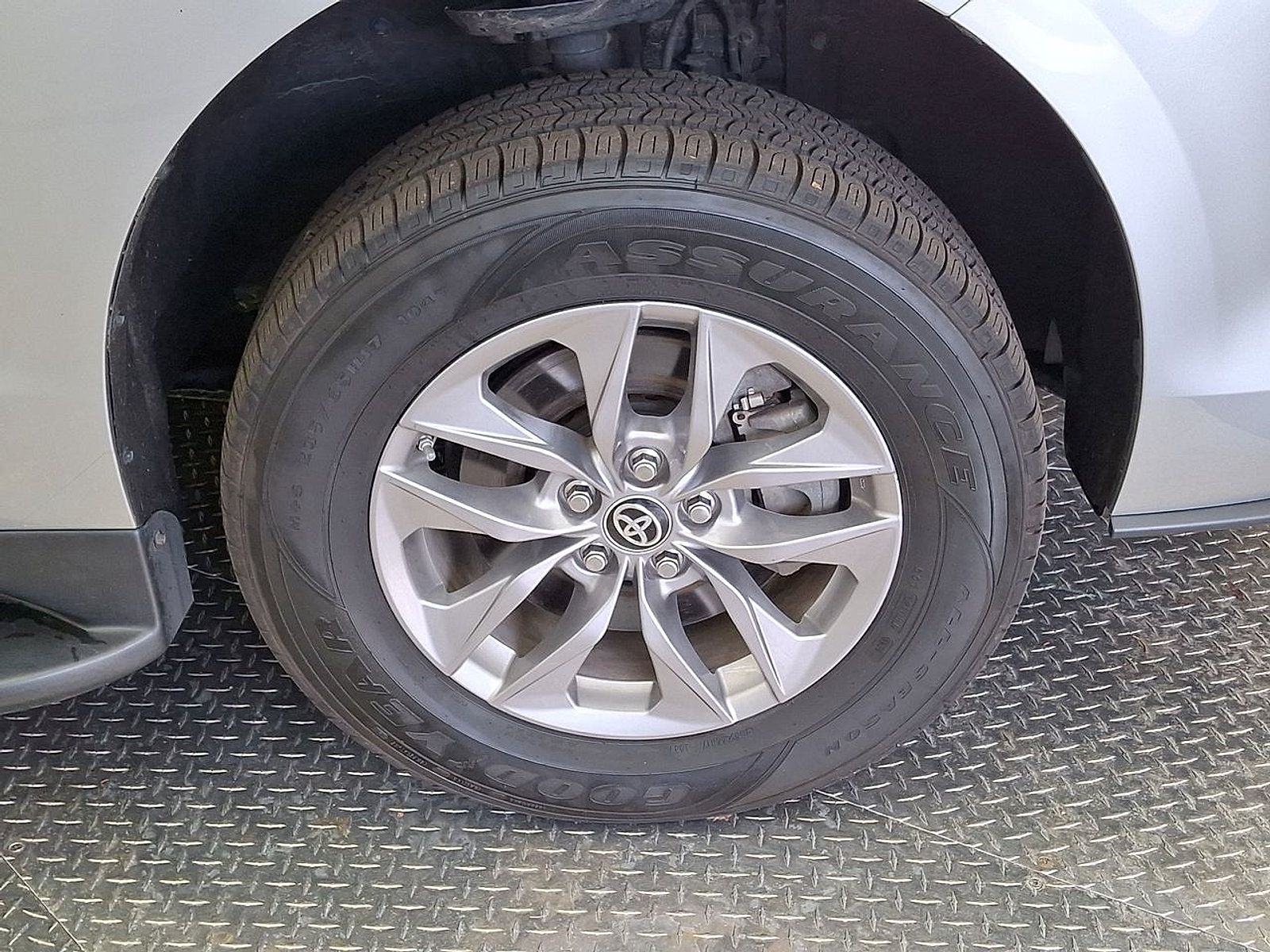 Used 2024 Toyota Sienna LE FWD image 30