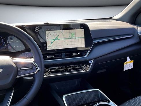 Used 2025 Chevrolet Equinox LT image 9