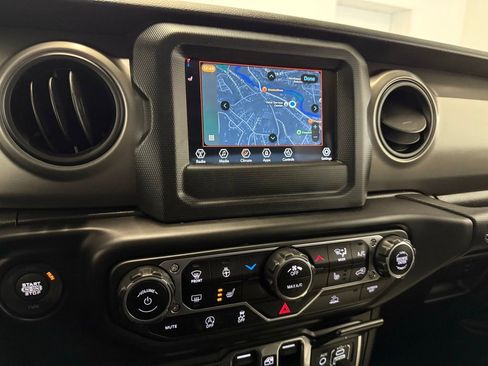 Used 2022 Jeep Gladiator Willys image 25
