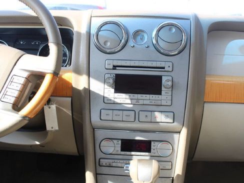 Used 2009 Lincoln MKZ image 11