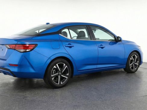 Used 2025 Nissan Sentra SV FWD image 9