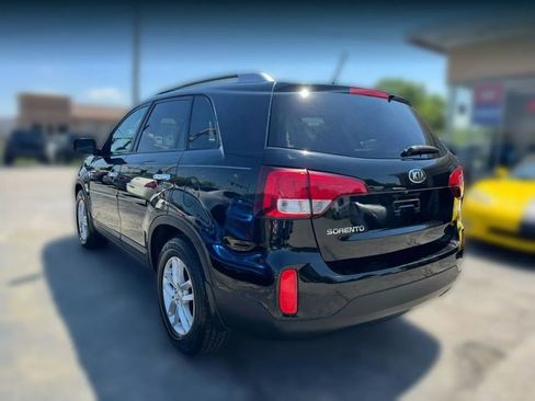Used 2015 Kia Sorento LX image 4